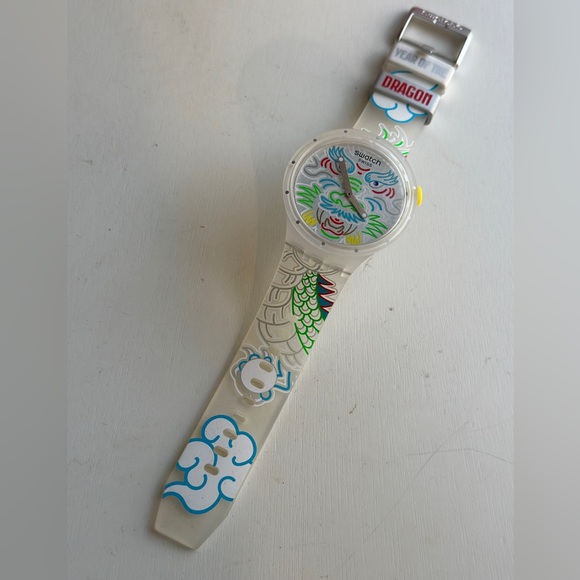 DRAGON IN CLOUD — 2024 Year of the Dragon Swatch Watch, Mint in Box - Picture 3 of 4